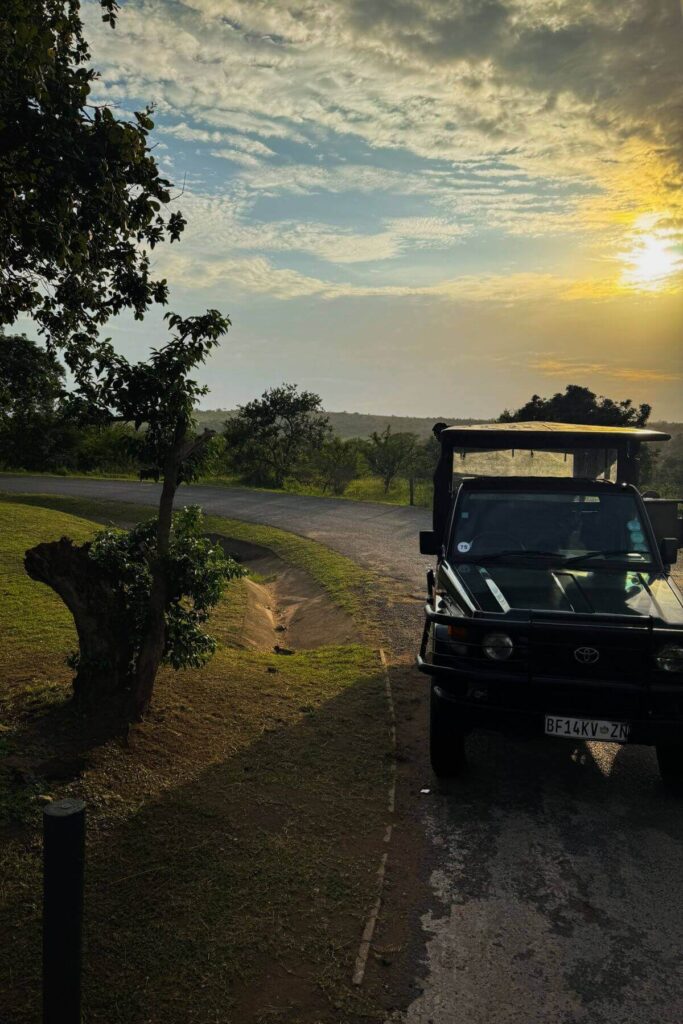 Jeep in Hluhluwe-Imfolozi Park