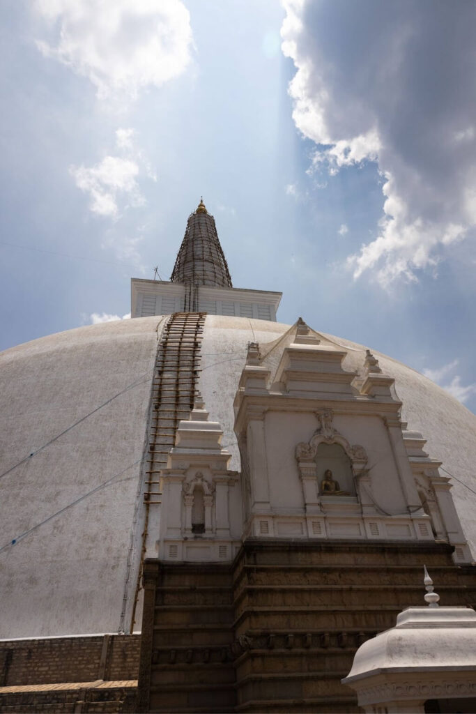 Ruwanwelisaya Stoepa in Anuradhapura, Sri Lanka
