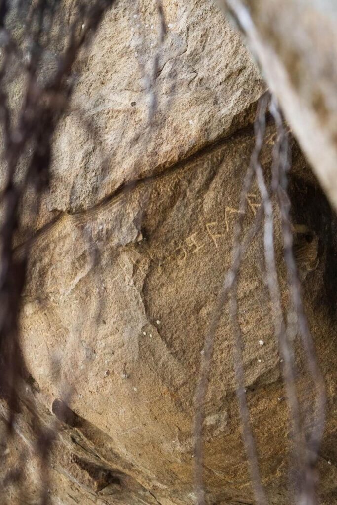 Vessagiriya - schrift - grottenklooster in Anuradhapura