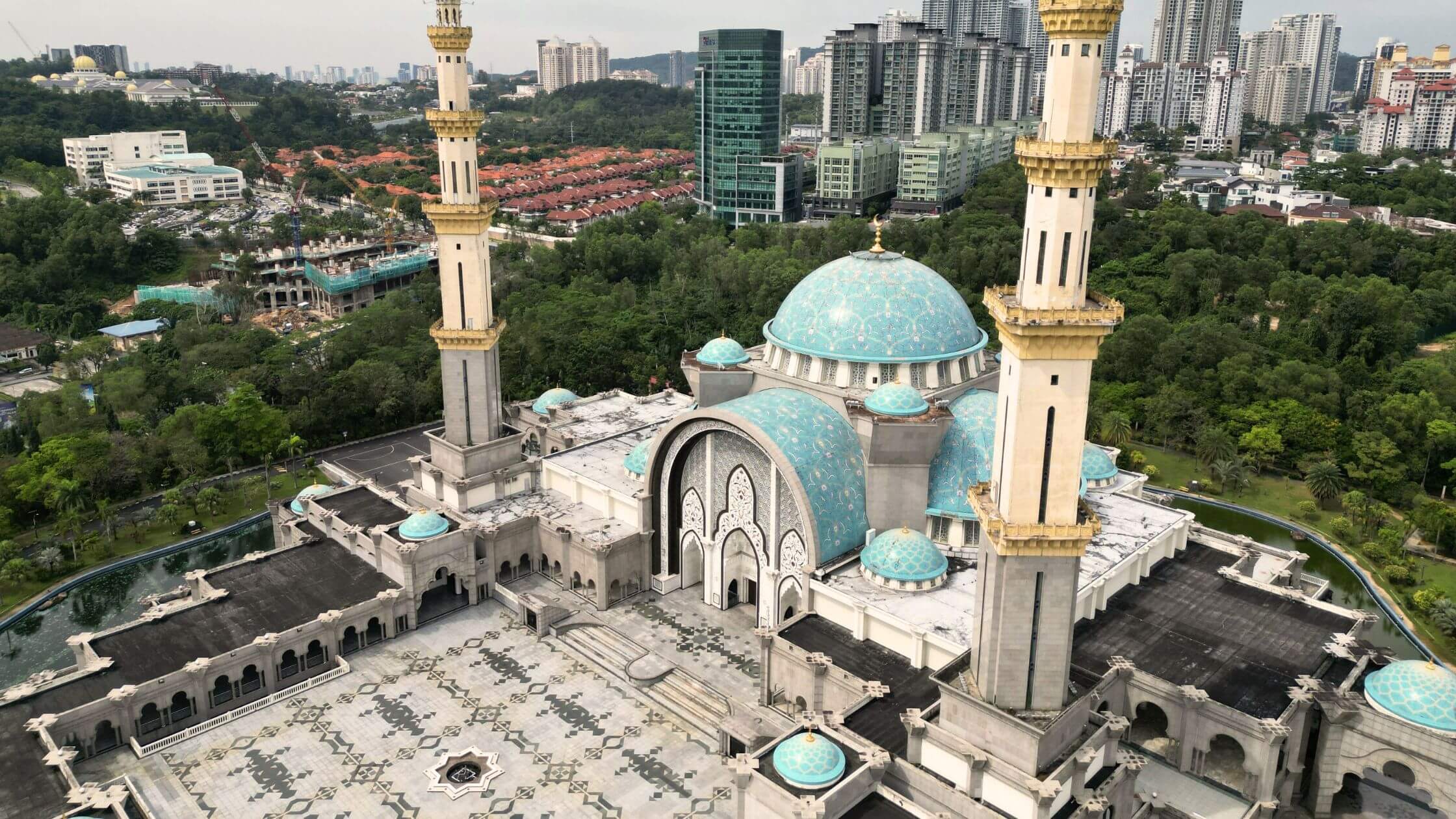 Wilayah Persekutuan Mosque in Kuala Lumpur