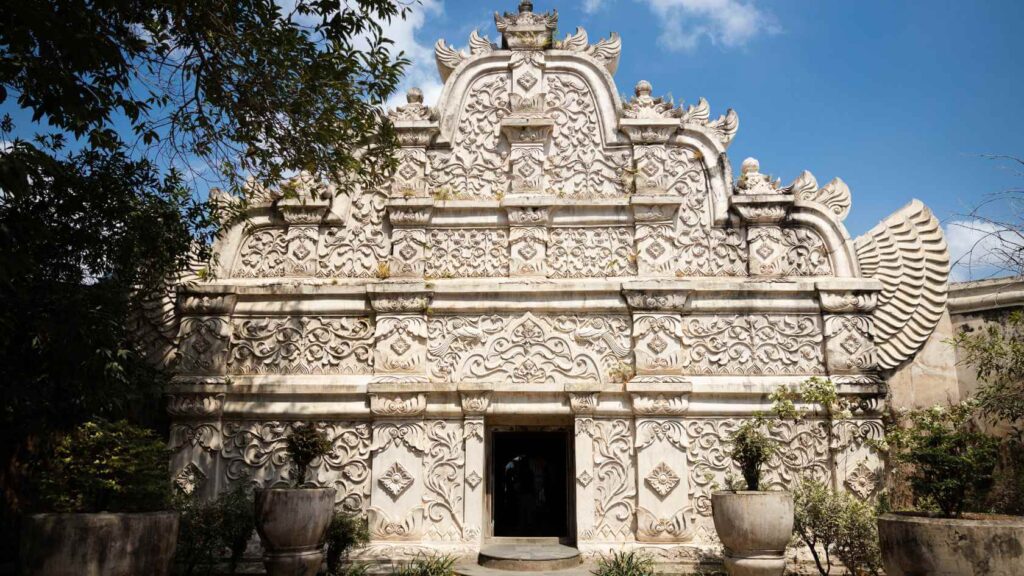 Rondreis Java: de mooiste reisroute voor 1, 2 of 3 weken 17 Taman sari tempel in Yogyakarta