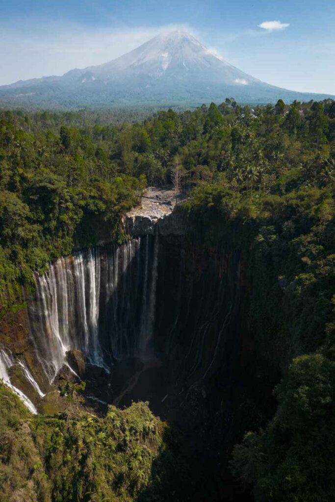 Rondreis Java: de mooiste reisroute voor 1, 2 of 3 weken 25 Tumpak Sewu-waterval vanaf boven in Java