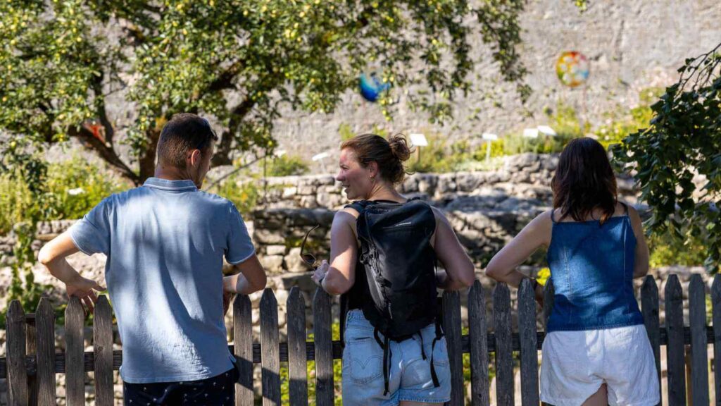 Wat te doen in Kufstein? De leukste bezienswaardigheden en tips 11 Tuin van Festung Kufstein in Oostenrijk