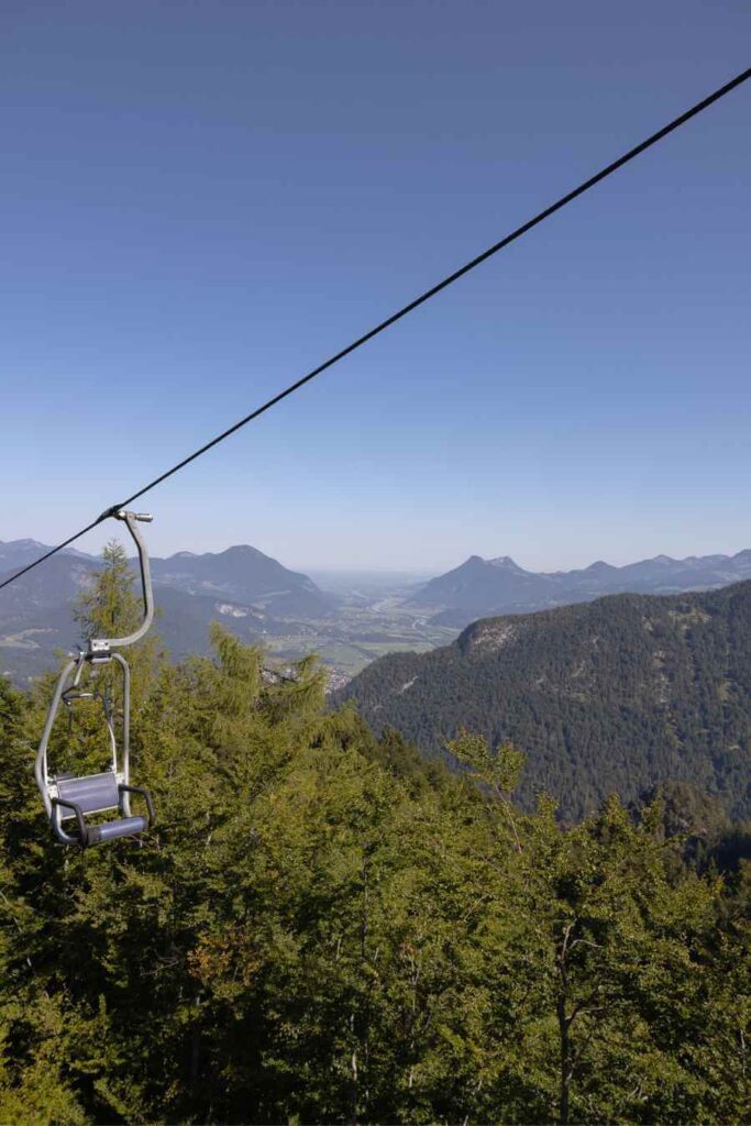 Wat te doen in Kufstein? De leukste bezienswaardigheden en tips 21 Uitzicht over de bergen vanaf de Kaiserlift in Kufstein