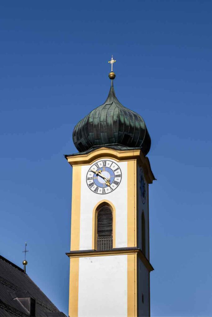 Wat te doen in Kufstein? De leukste bezienswaardigheden en tips 40 klokkentoren in de stad Kufstein in Tirol